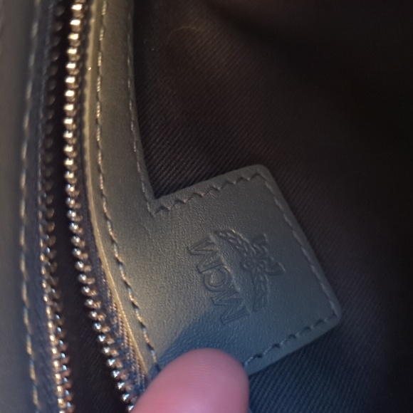 100% Authentic MCM Klara Crossbody - Picture 7 of 13